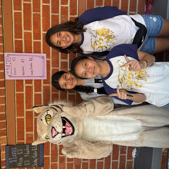 ASB students were ready to greet Walton families at Back to School Night!